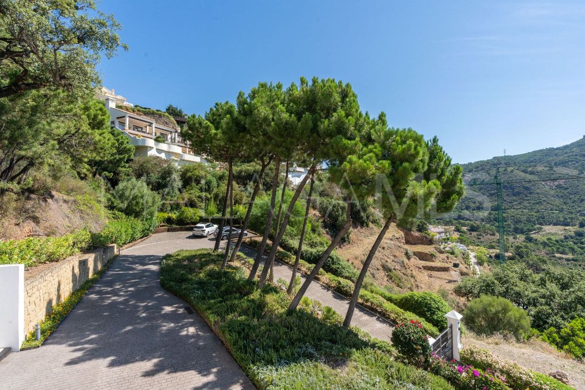 Buy villa in Benahavis de 4 bedrooms