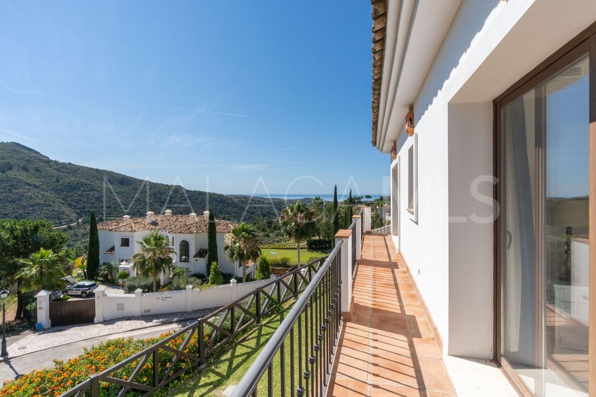 Buy villa in Benahavis de 4 bedrooms