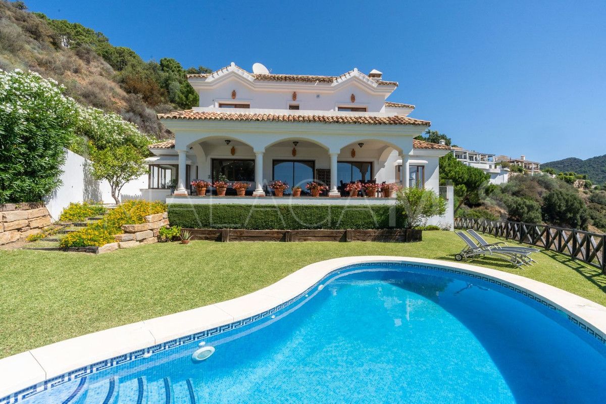 Villa for sale in Benahavis