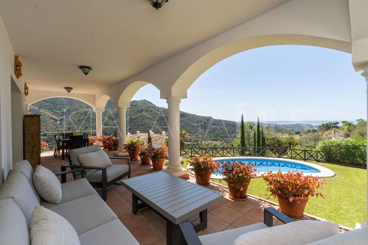 4 bedrooms villa in Benahavis for sale