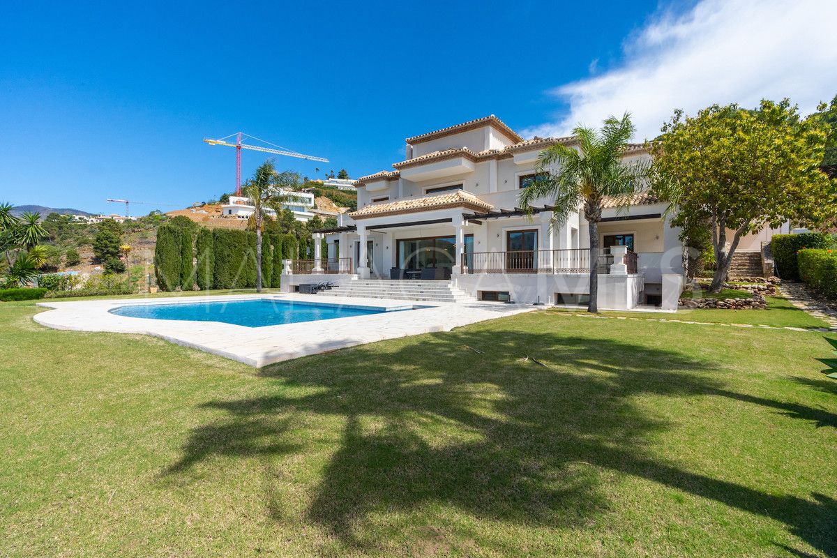 Villa for sale in Benahavis