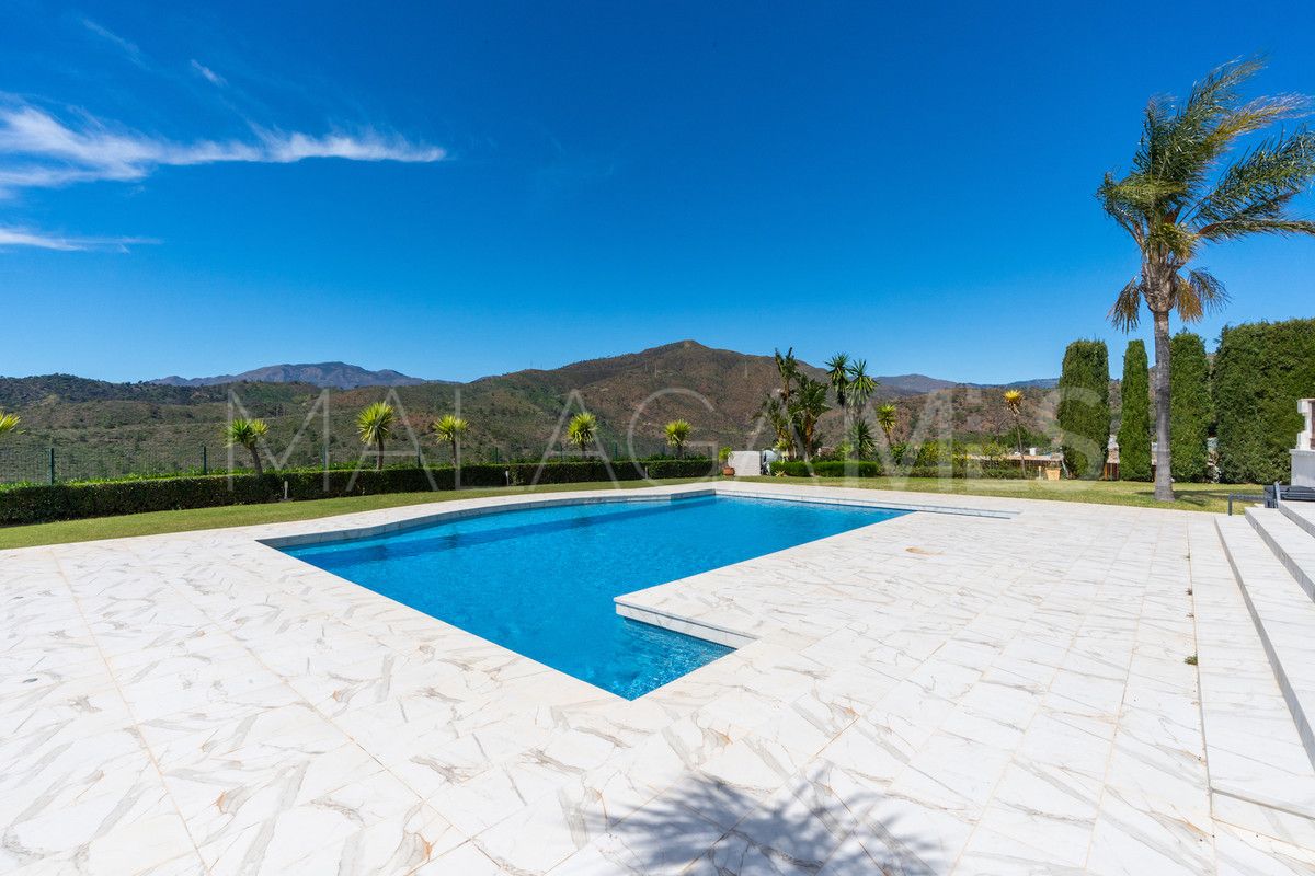 Villa for sale in Benahavis