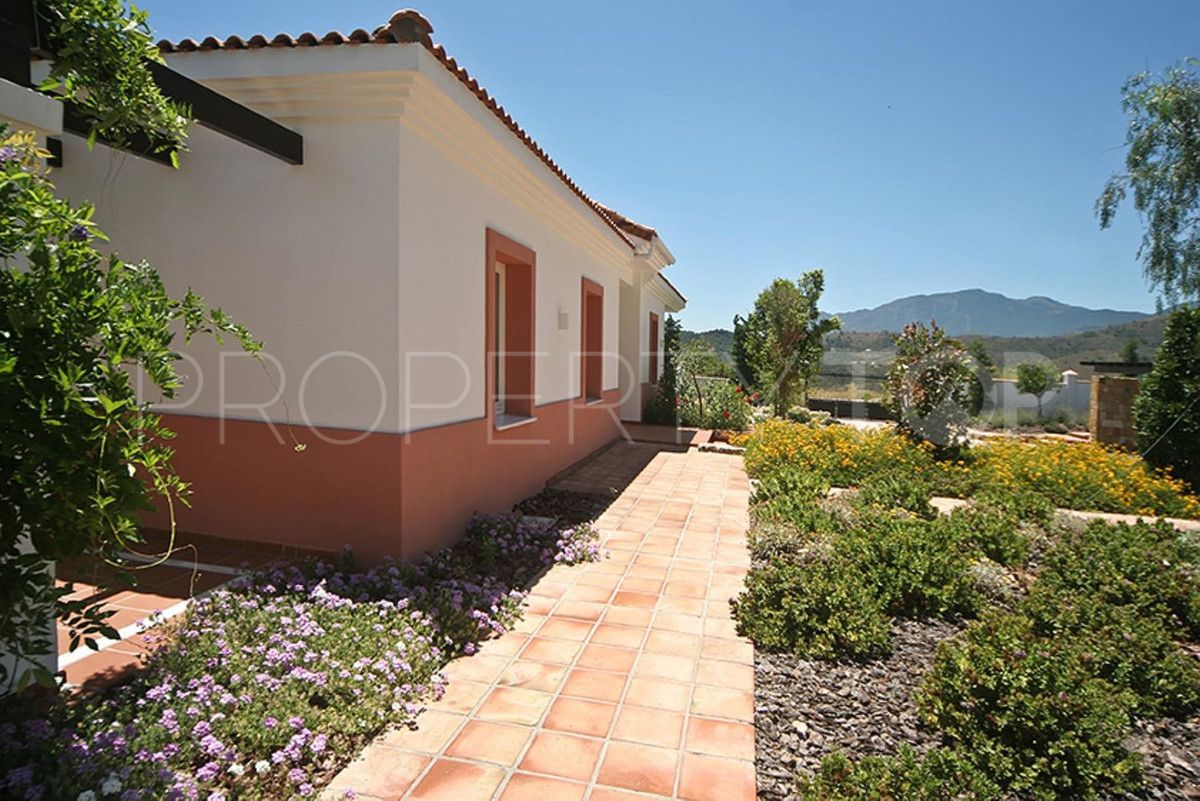 6 bedrooms villa in Benahavis for sale