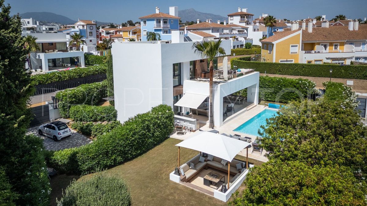 5 bedrooms villa in El Paraiso for sale