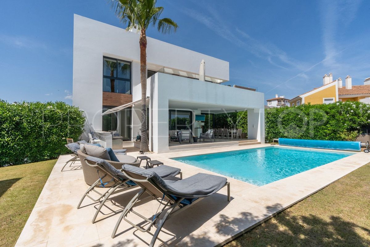 5 bedrooms villa in El Paraiso for sale