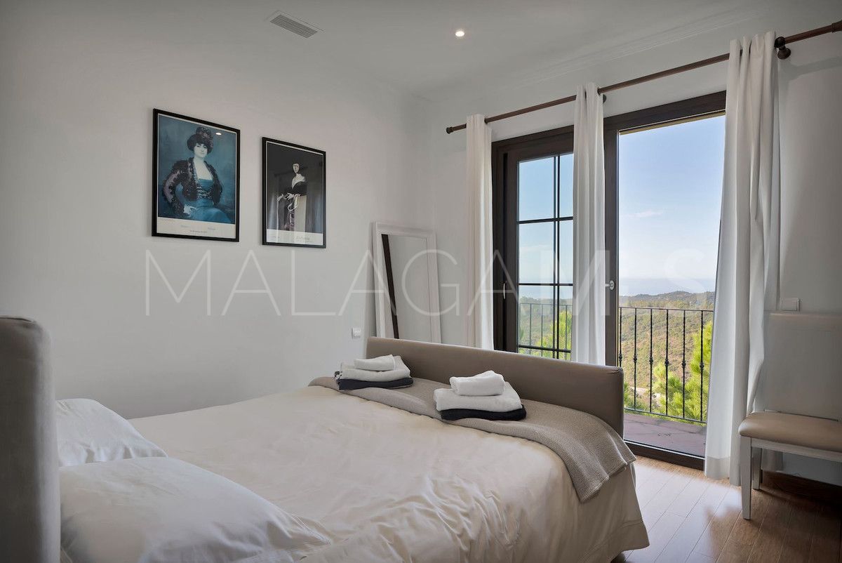 Villa for sale in Benahavis