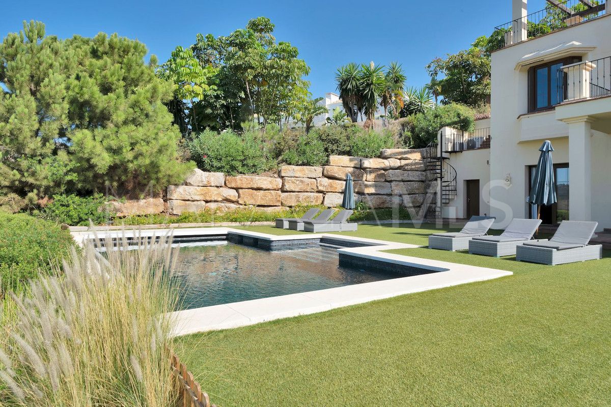 Villa for sale in Benahavis