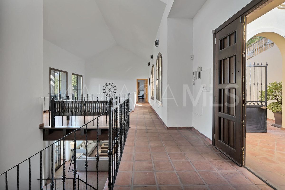 Villa for sale in Benahavis