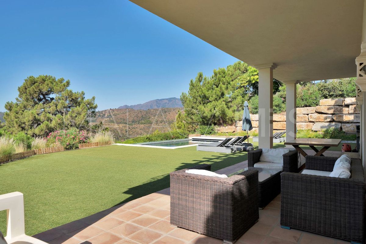 Villa for sale in Benahavis