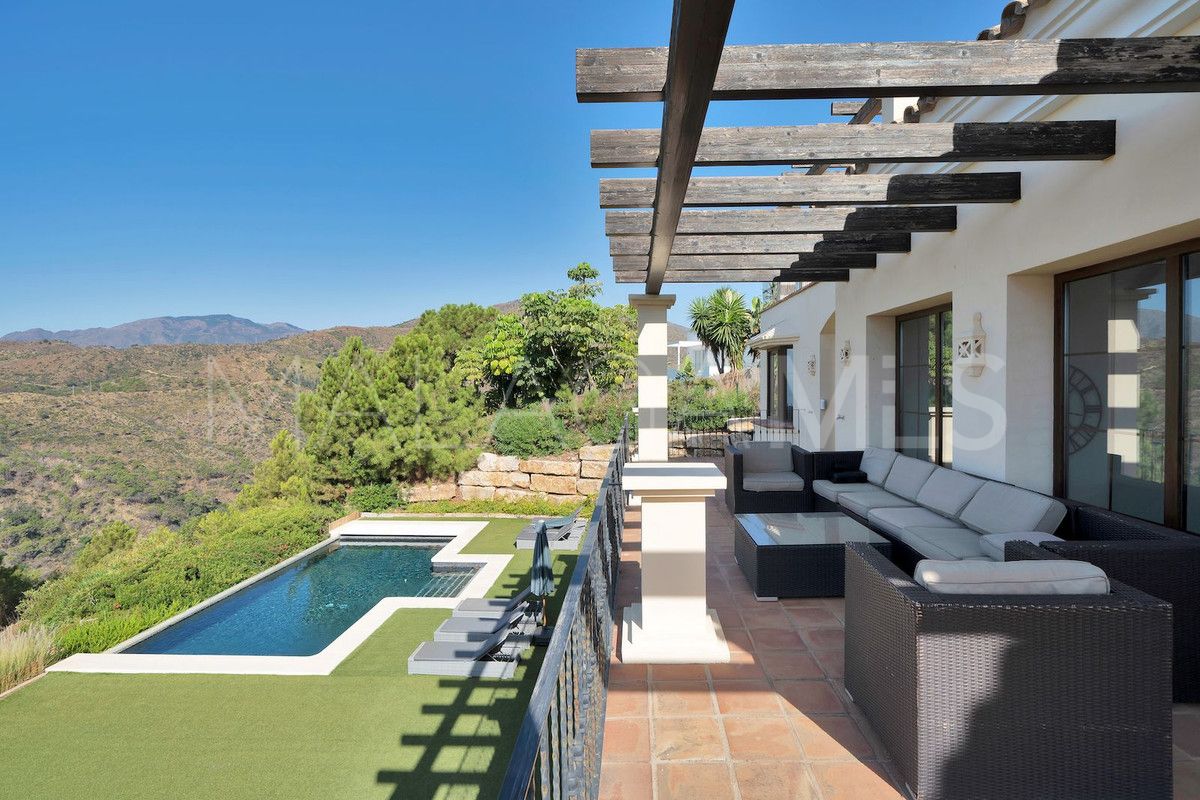 Villa for sale in Benahavis