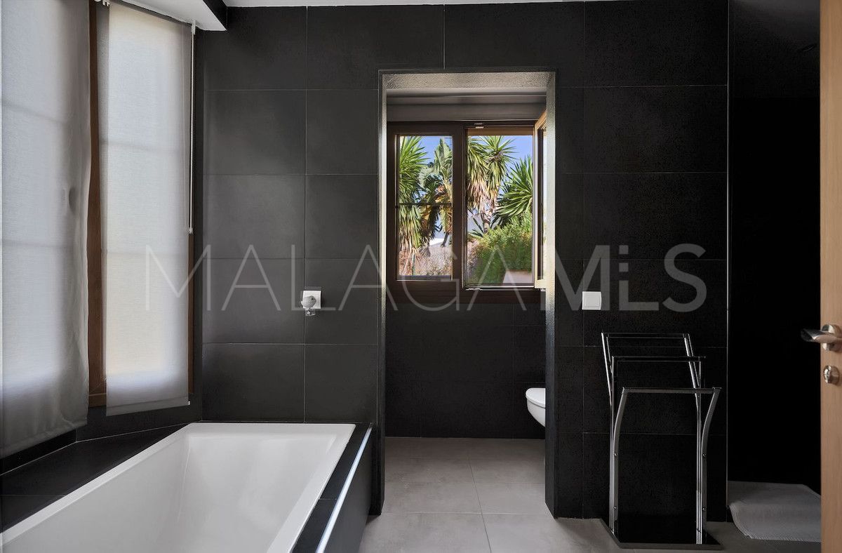 Villa for sale in Benahavis