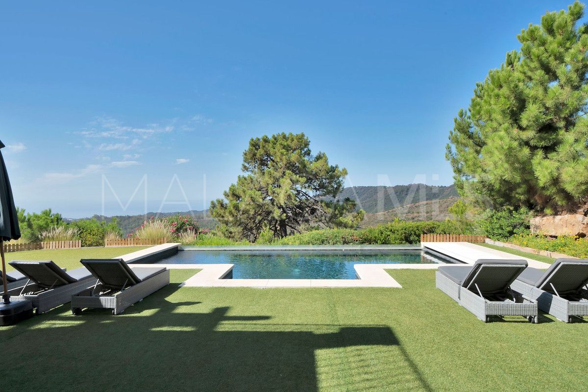 Villa for sale in Benahavis