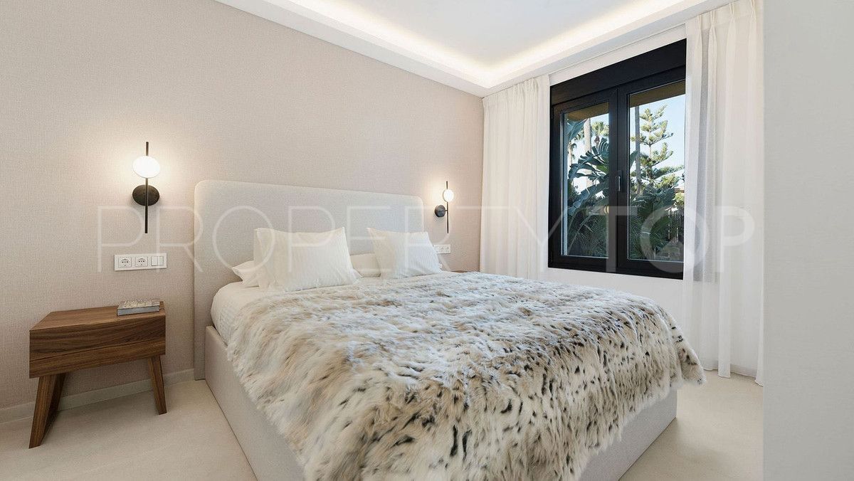 For sale town house in Marbella Golden Mile with 5 bedrooms