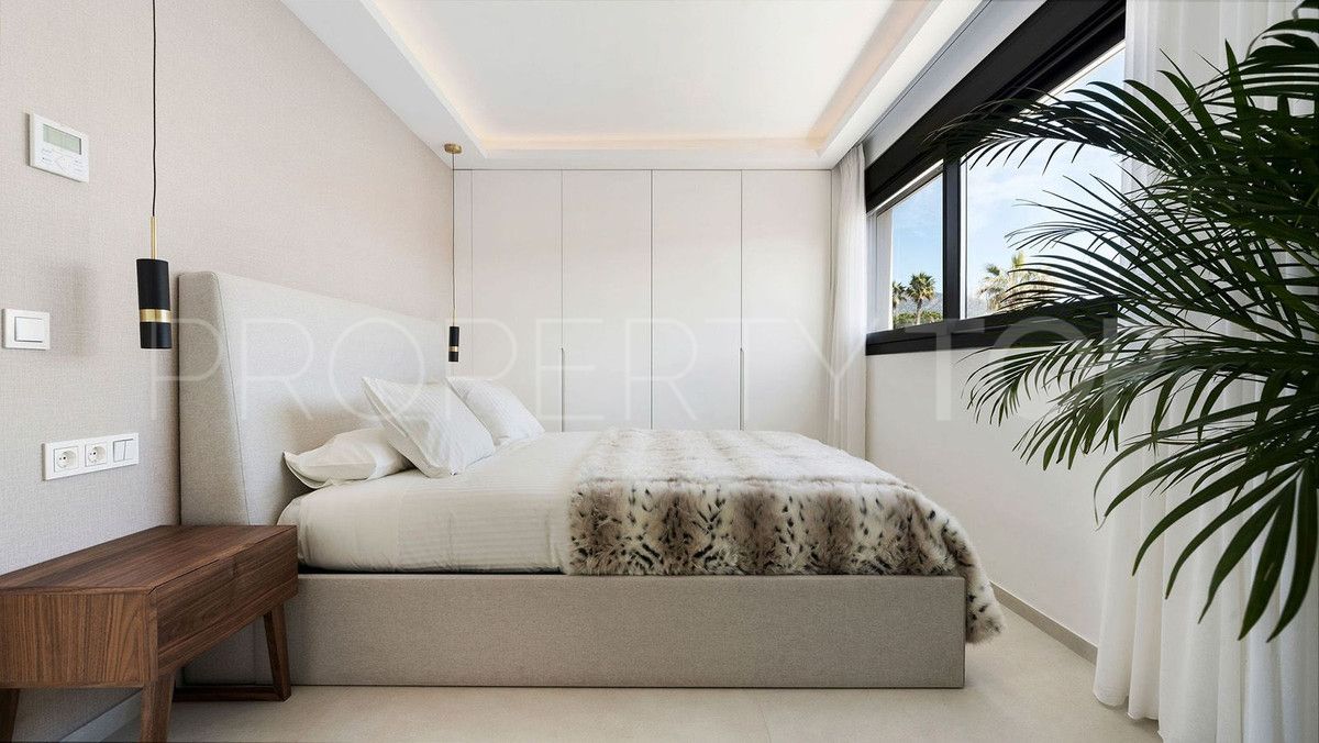 For sale town house in Marbella Golden Mile with 5 bedrooms
