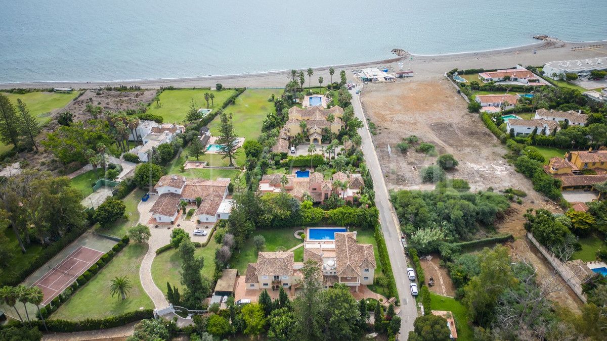 Villa for sale in Guadalmina Baja de 6 bedrooms