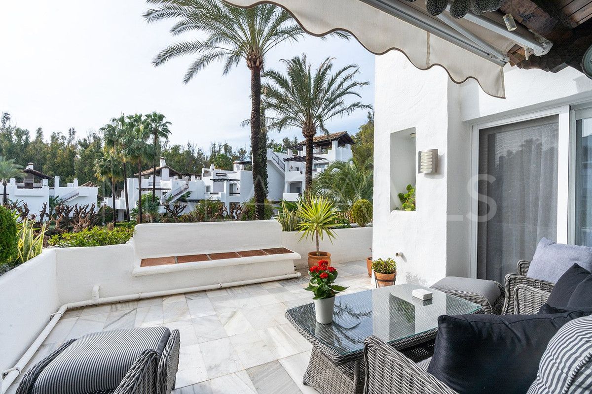 Apartamento for sale with 2 bedrooms in Estepona