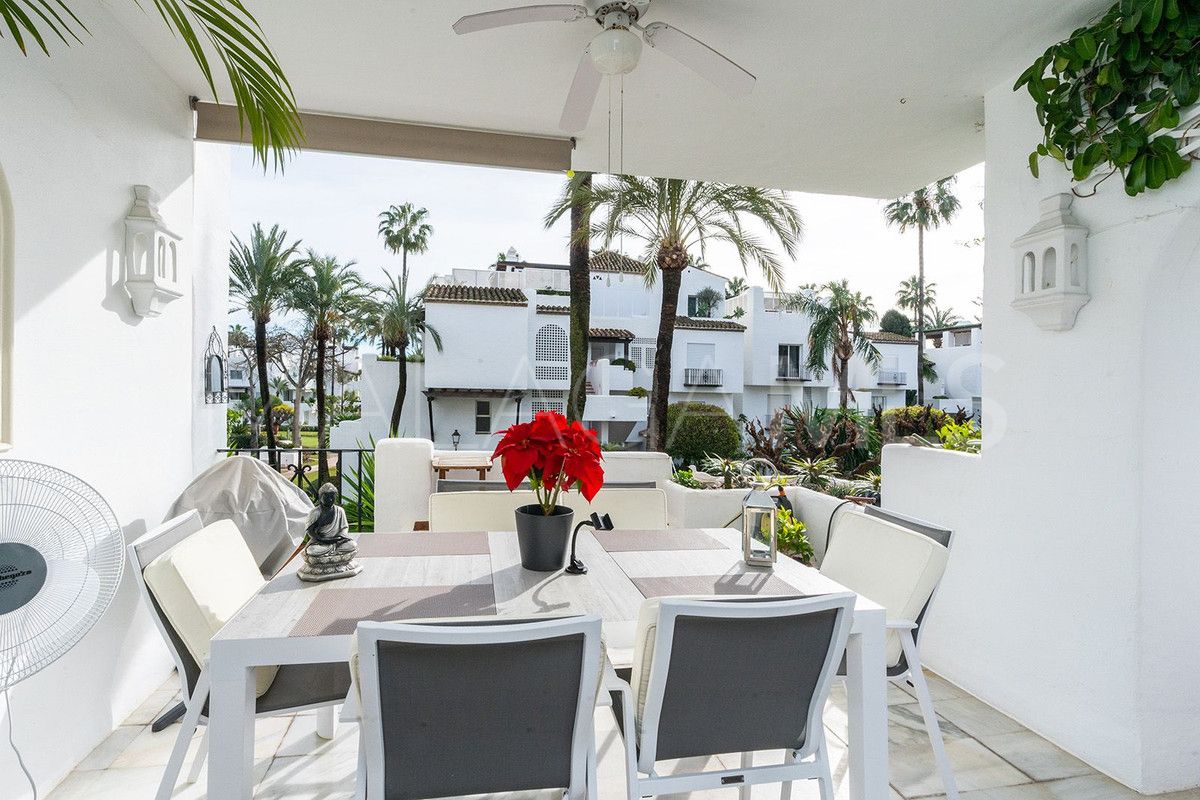 Apartamento for sale with 2 bedrooms in Estepona