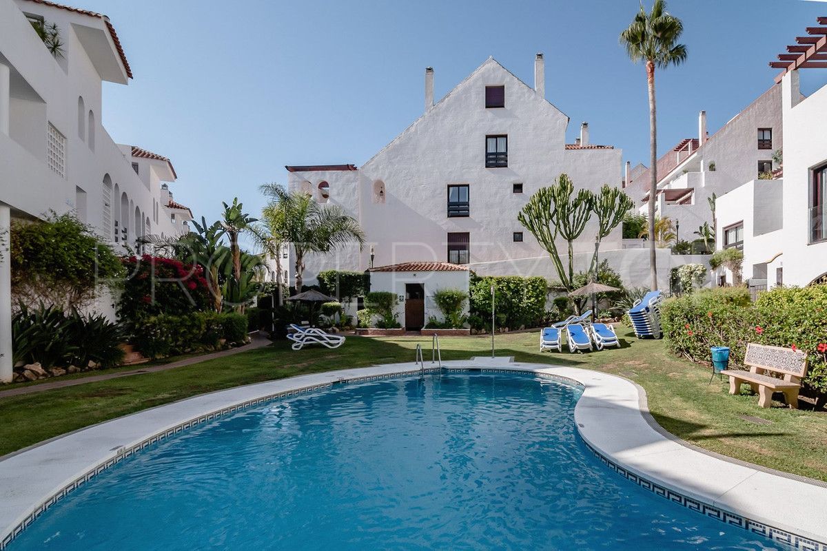 Se vende atico de 2 dormitorios en Marbella - Puerto Banus