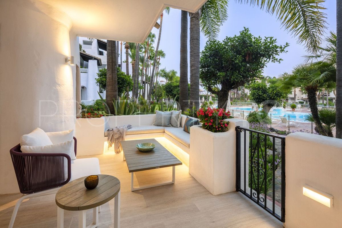 For sale 3 bedrooms ground floor apartment in Marbella Golden Mile