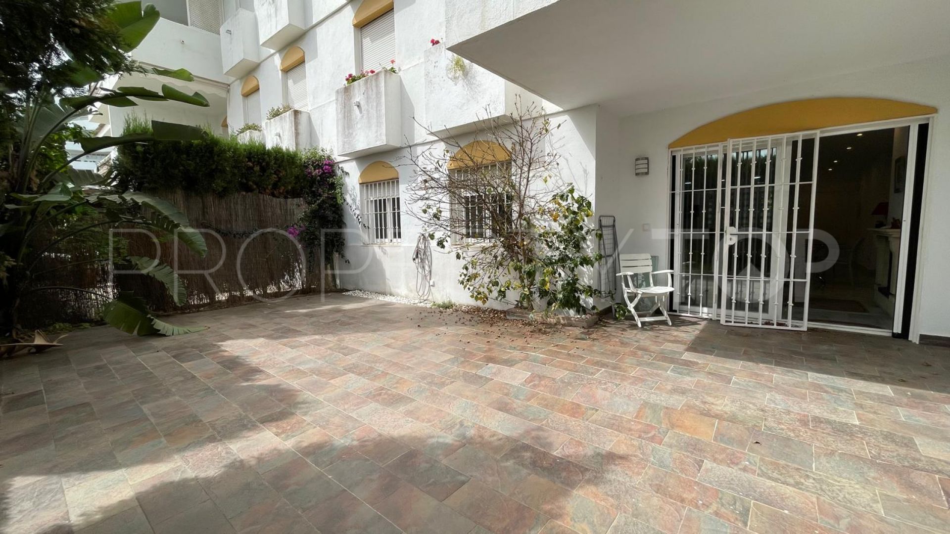 Buy 3 bedrooms ground floor apartment in Guadalmina Baja