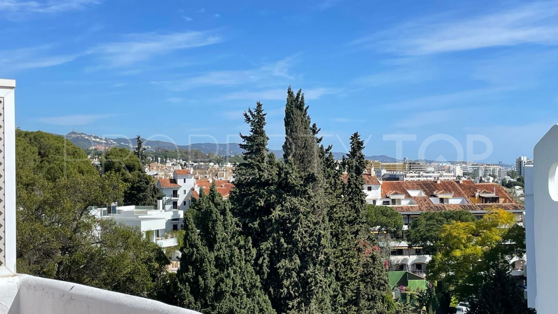 Se vende atico duplex en Marbella Real