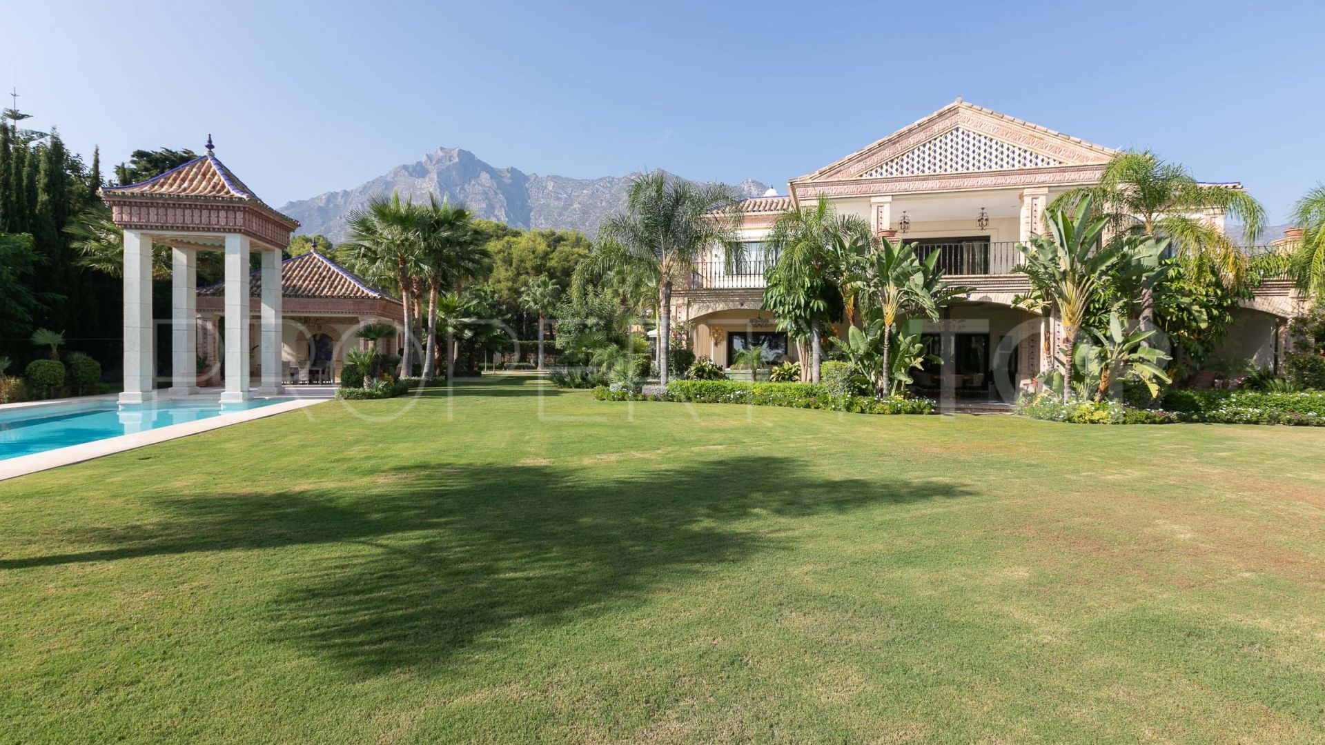 La Quinta de Sierra Blanca 5 bedrooms mansion for sale