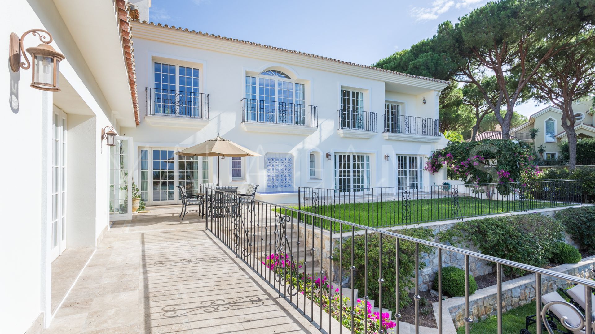 Buy villa in Hacienda las Chapas