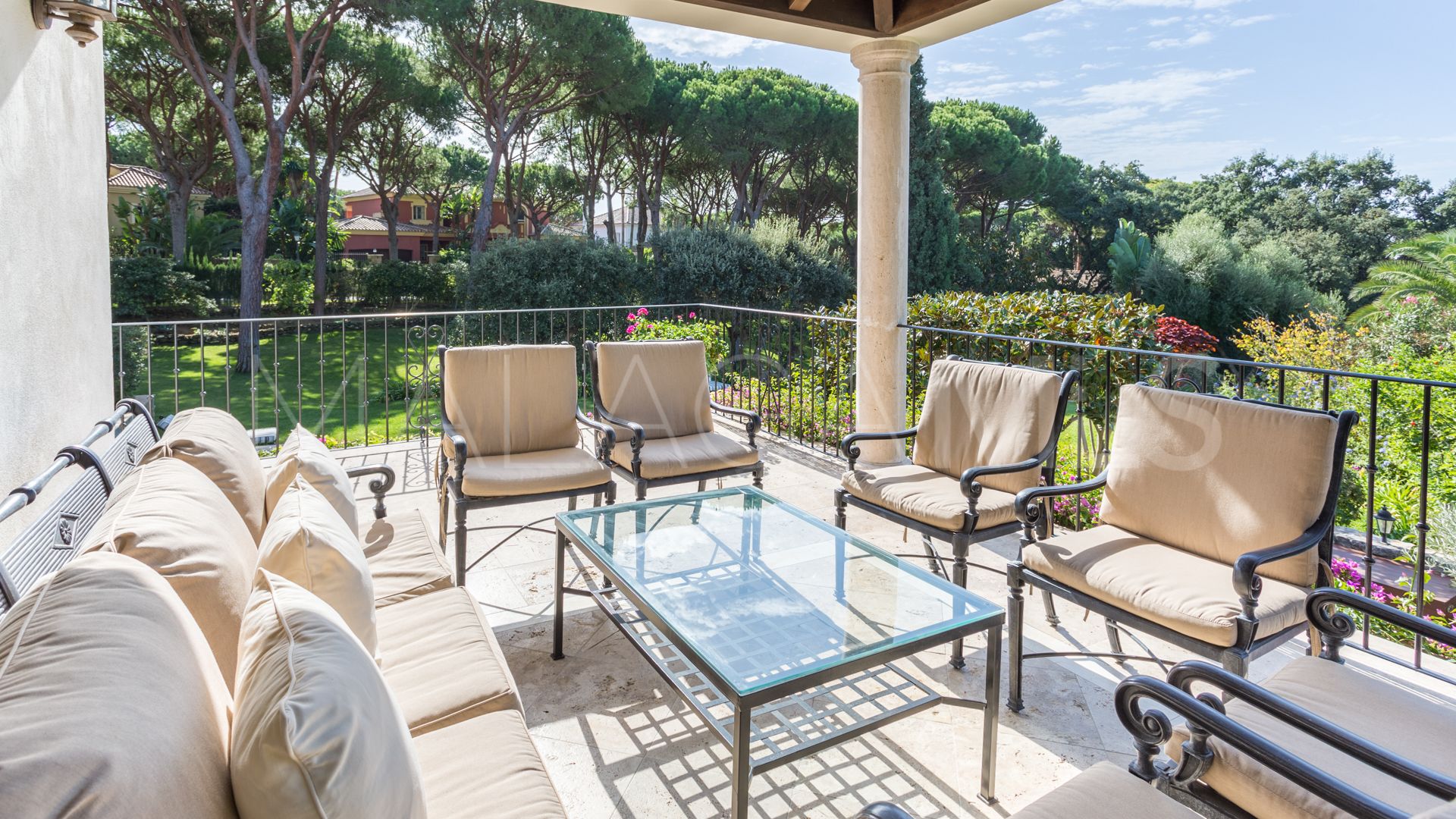 Buy villa in Hacienda las Chapas