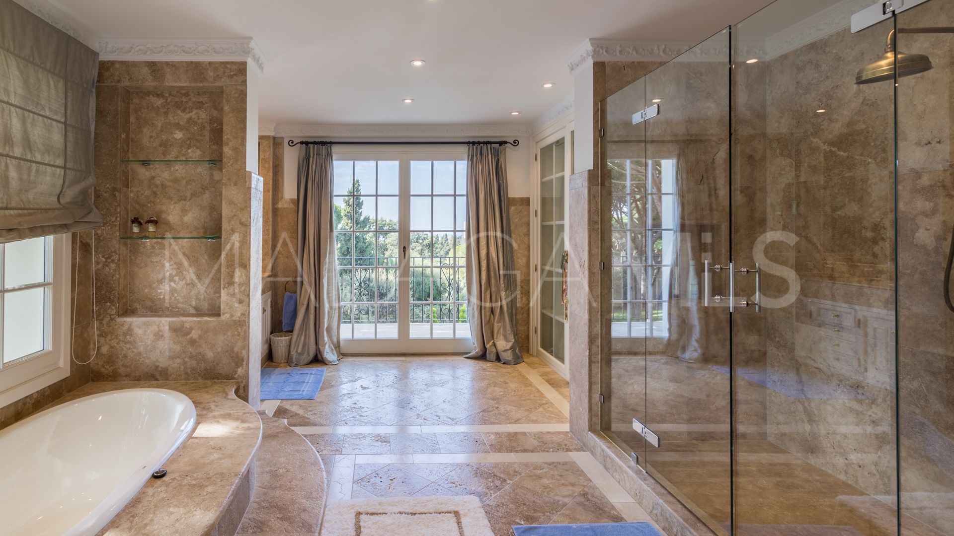 Buy villa in Hacienda las Chapas