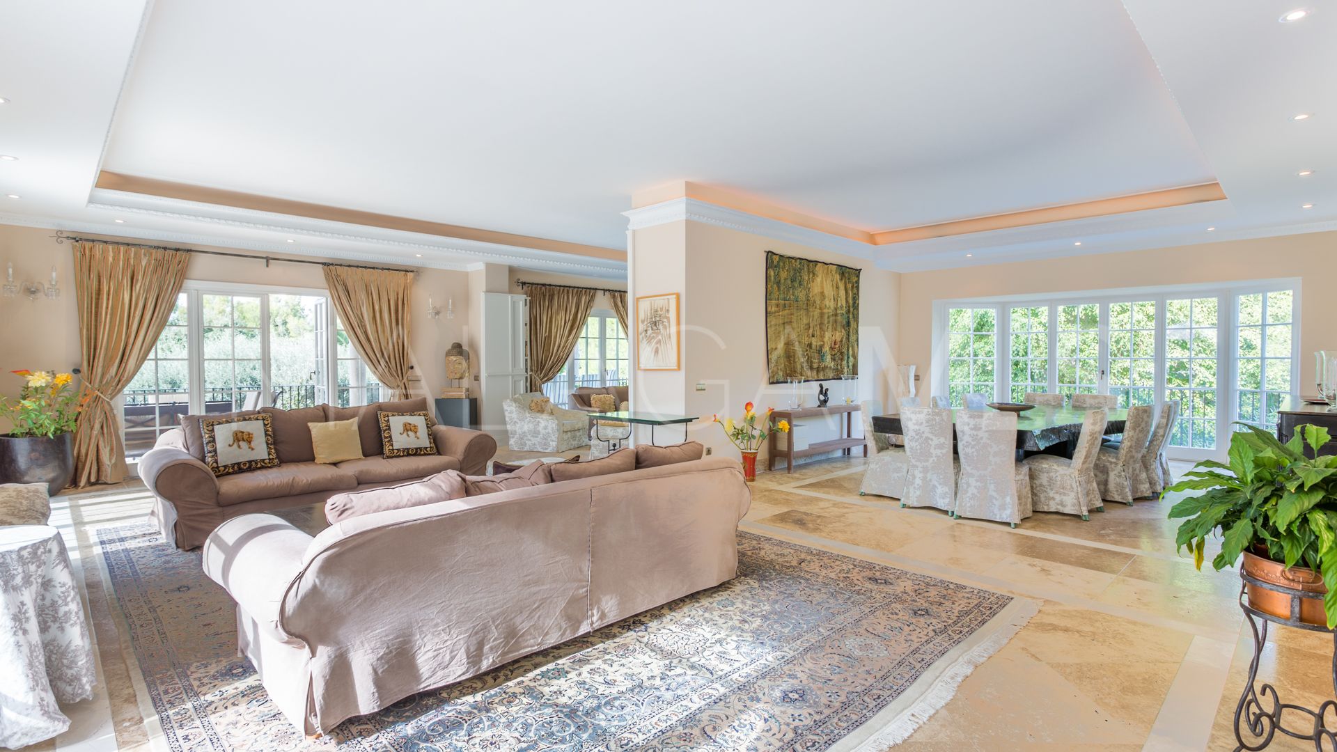 Buy villa in Hacienda las Chapas