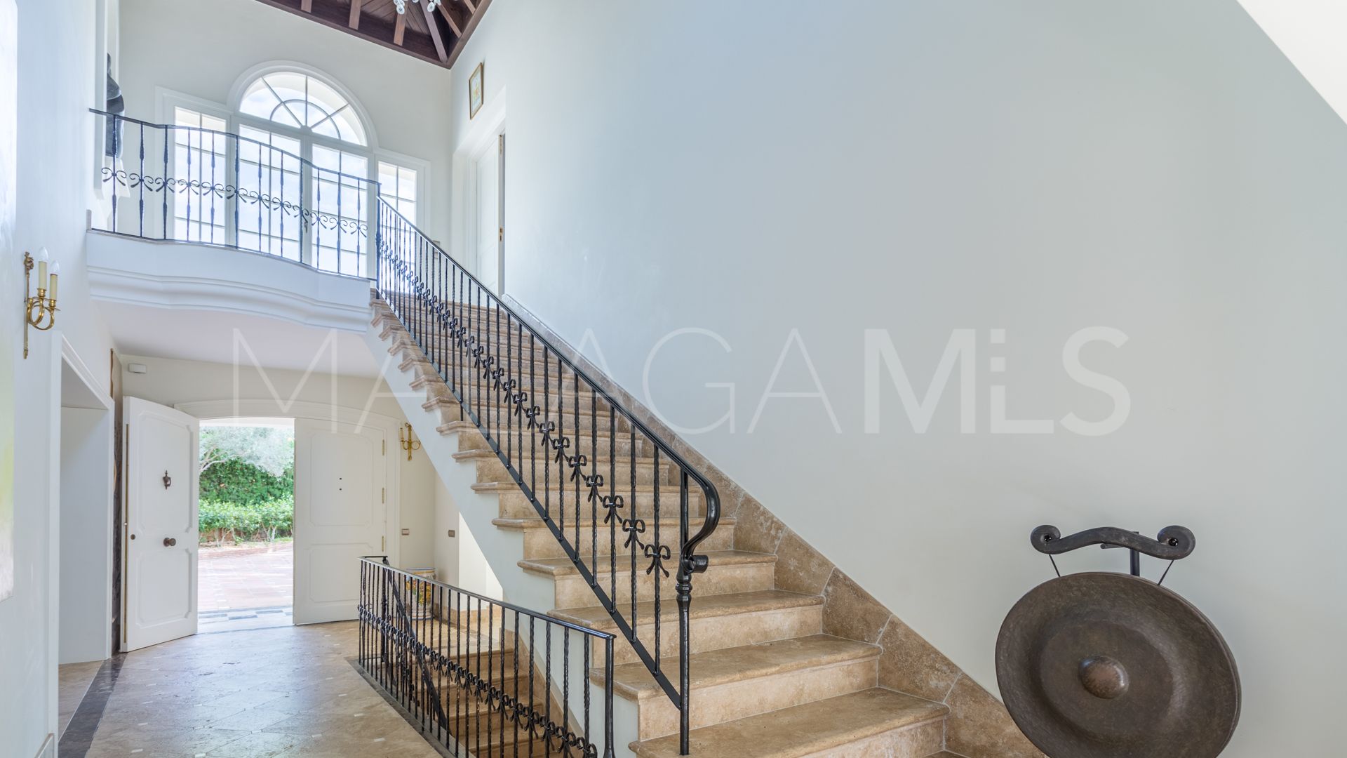 Buy villa in Hacienda las Chapas