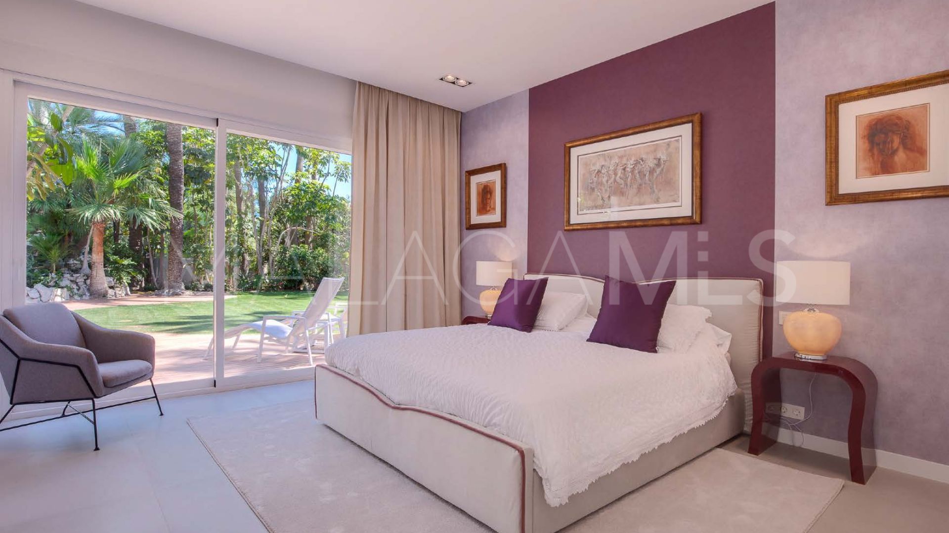 Villa for sale in Guadalmina Baja