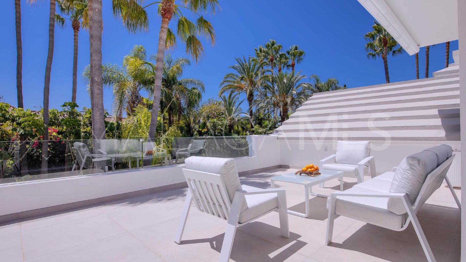 Villa for sale in Guadalmina Baja