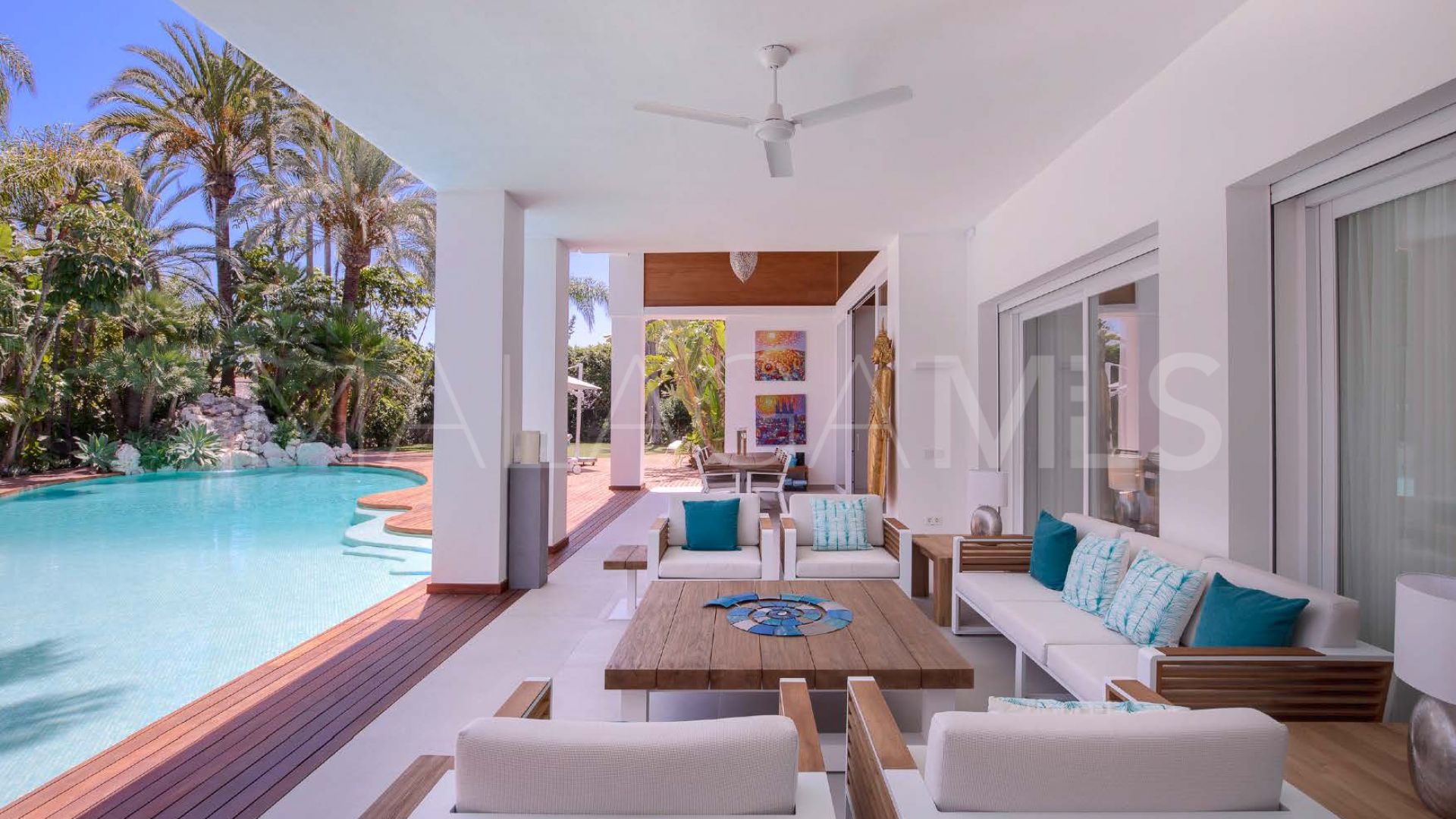 Villa for sale in Guadalmina Baja