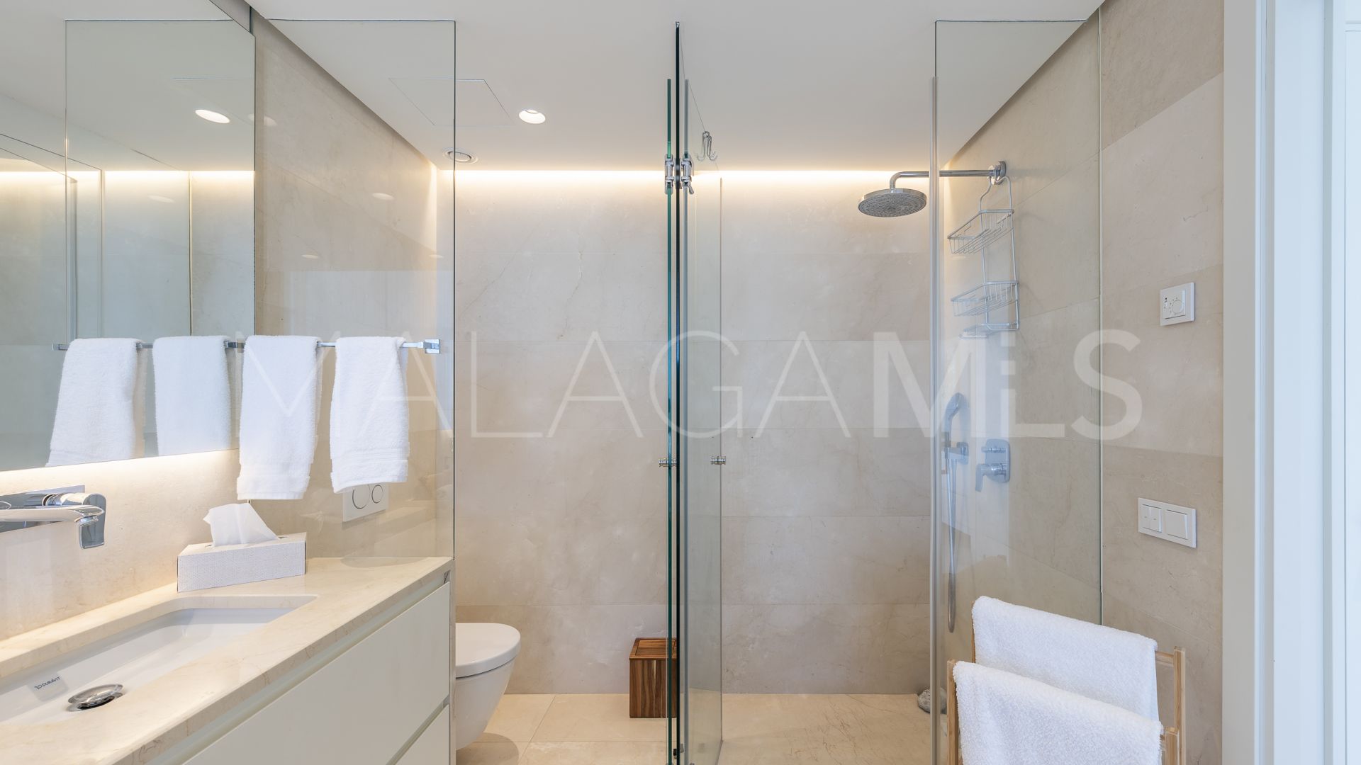 Duplex penthouse for sale in Marina Puente Romano