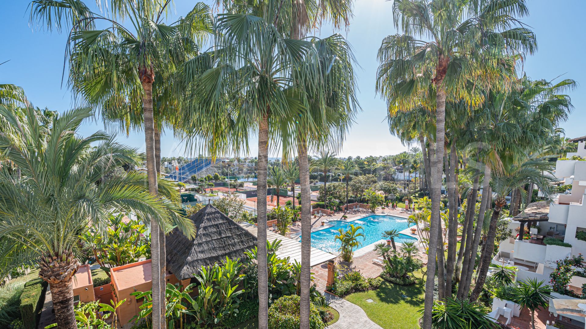 Duplex penthouse for sale in Marina Puente Romano