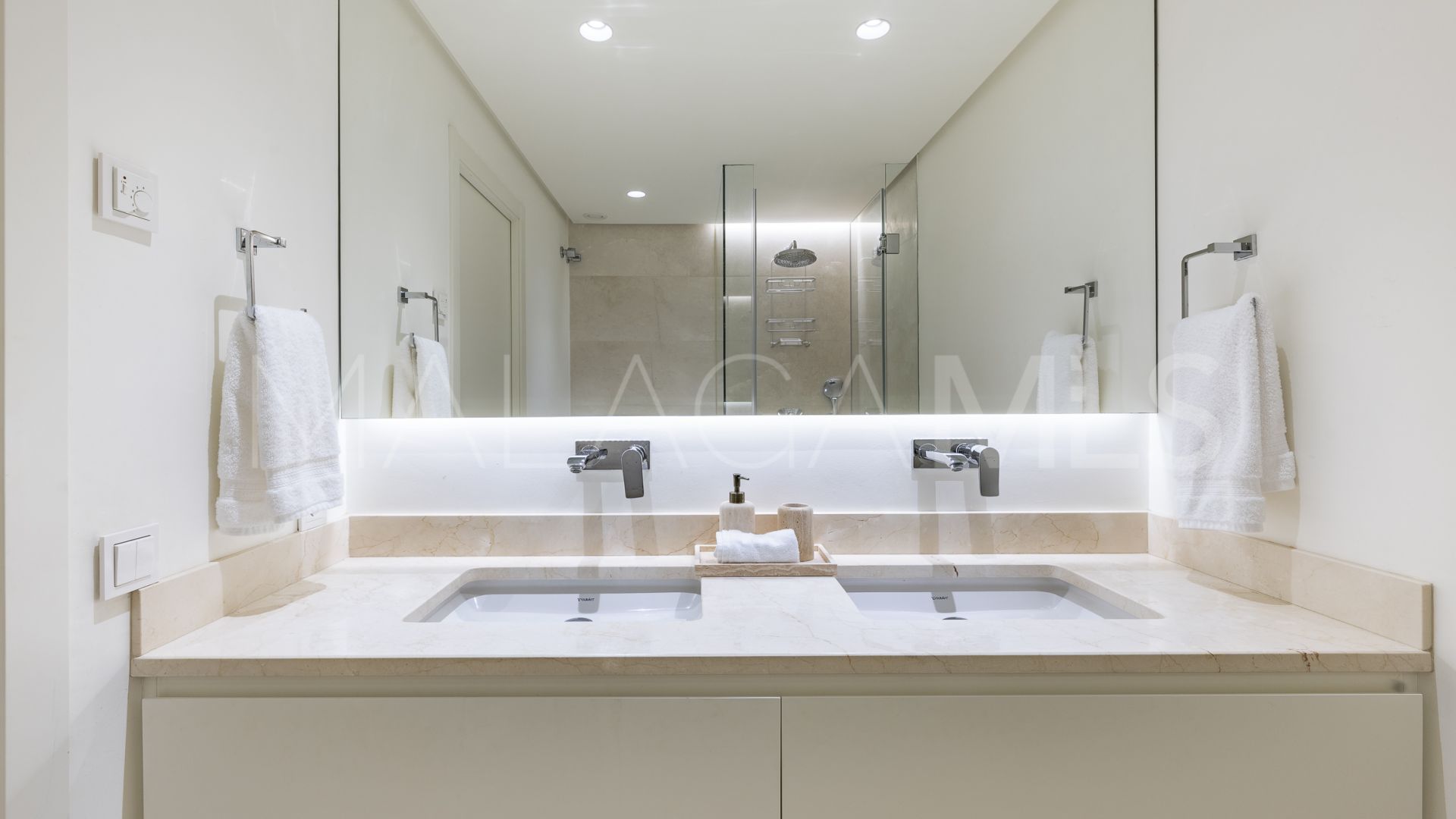 Duplex penthouse for sale in Marina Puente Romano