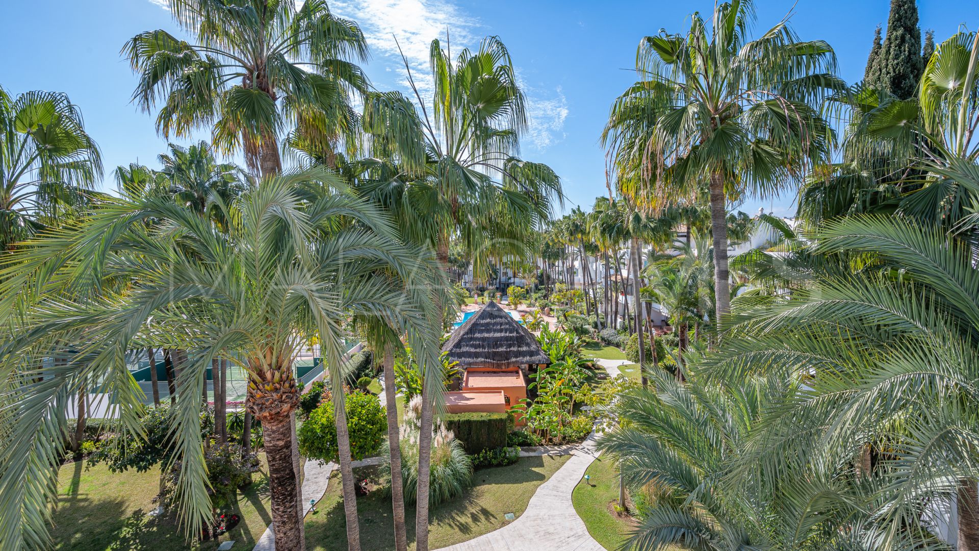 Duplex penthouse for sale in Marina Puente Romano