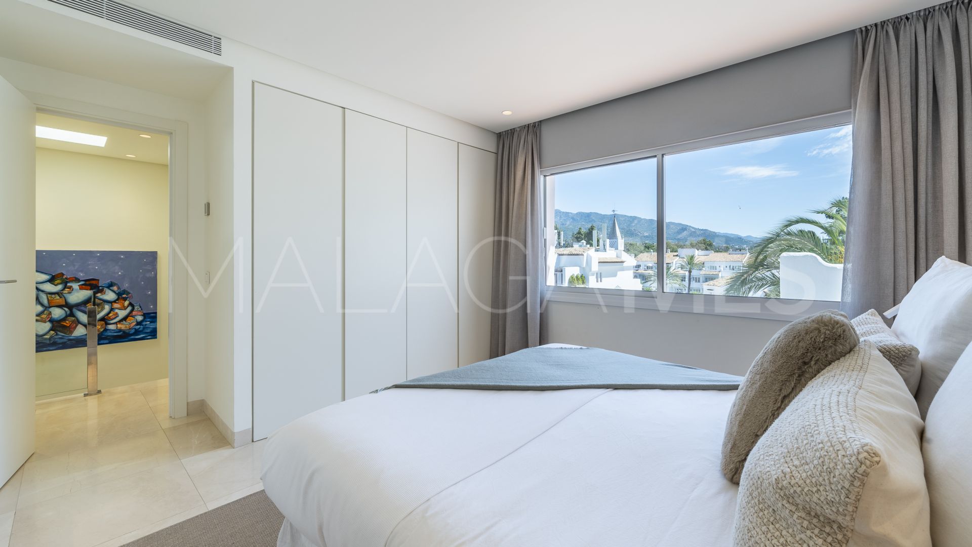 Duplex penthouse for sale in Marina Puente Romano