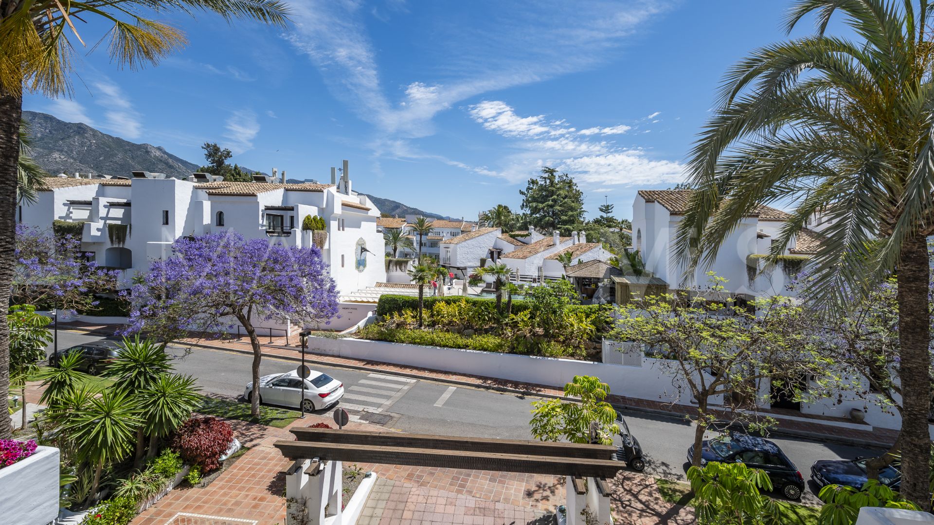 Duplex penthouse for sale in Marina Puente Romano