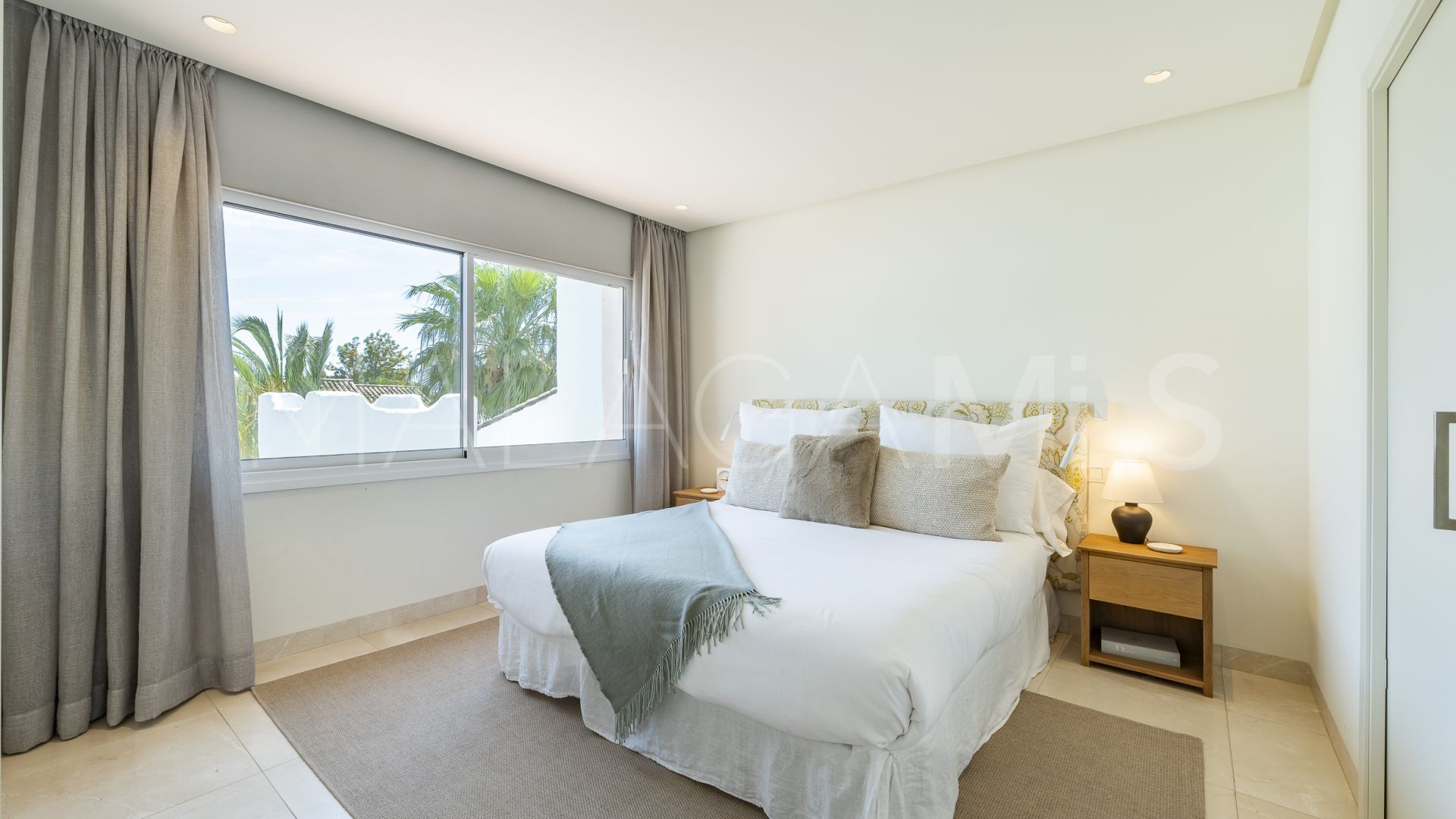 Duplex penthouse for sale in Marina Puente Romano