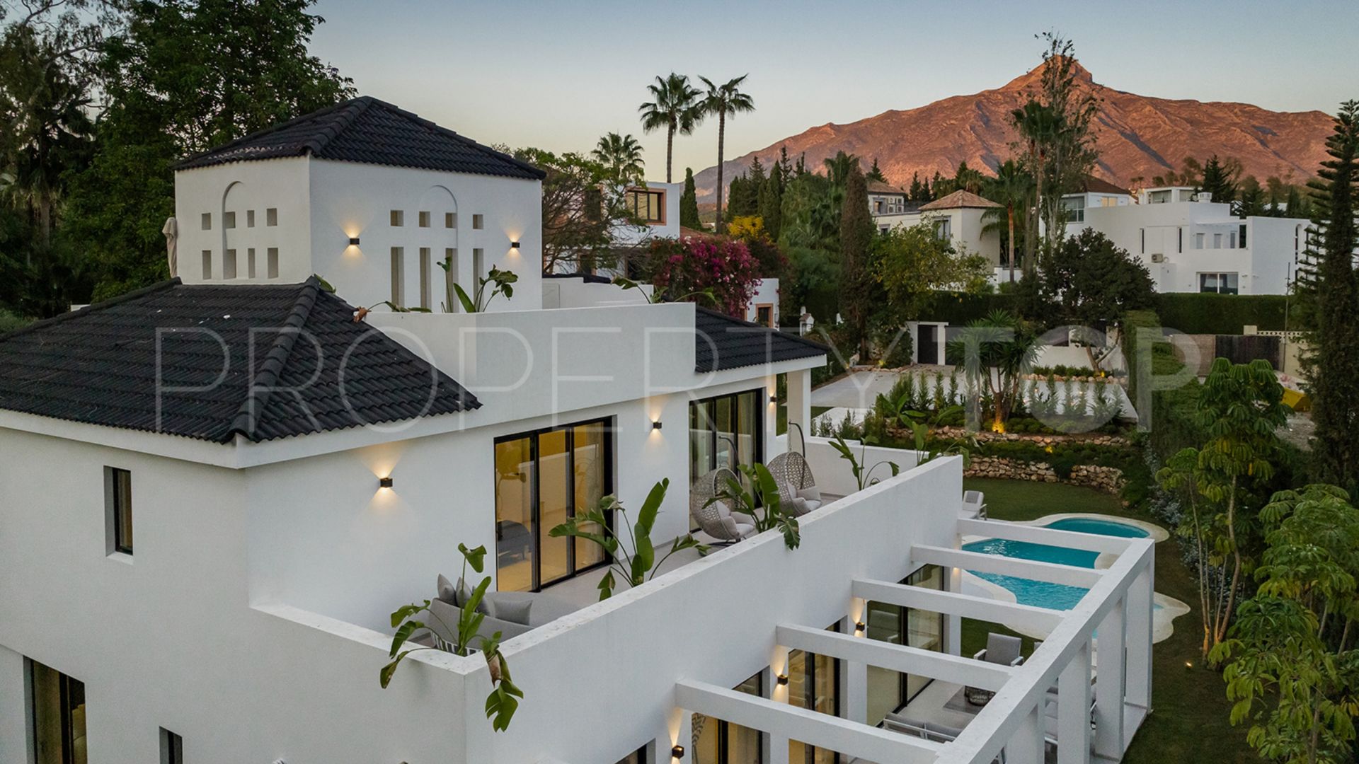 For sale villa in Las Brisas with 5 bedrooms