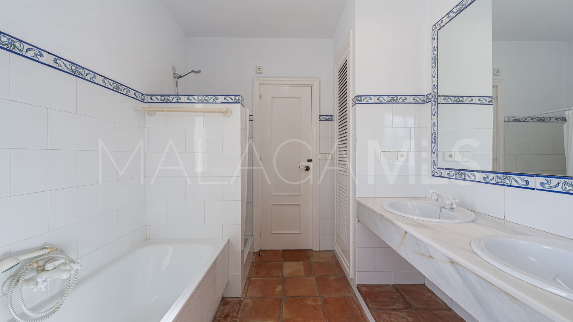 Buy Marbesa 6 bedrooms villa