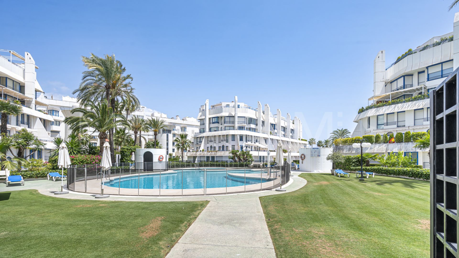 For sale ground floor apartment with 2 bedrooms in Marbella House