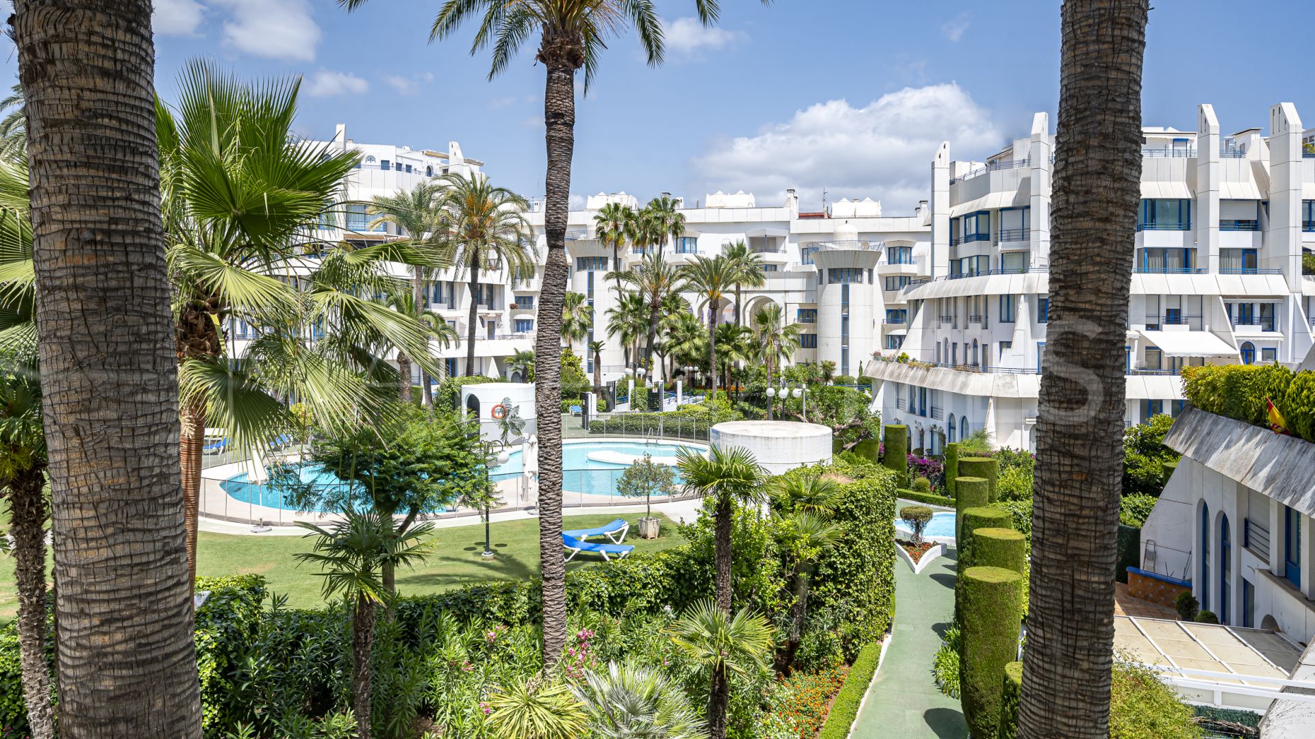 For sale ground floor apartment with 2 bedrooms in Marbella House