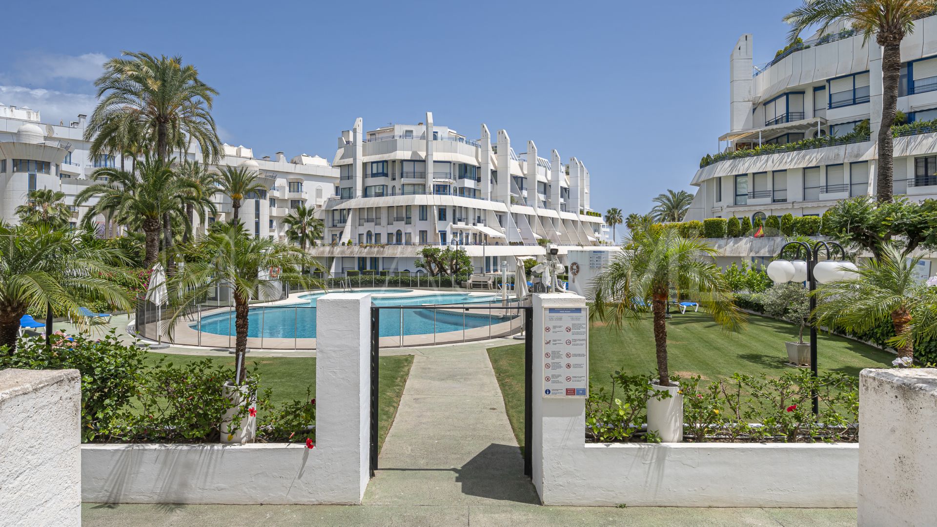 For sale ground floor apartment with 2 bedrooms in Marbella House