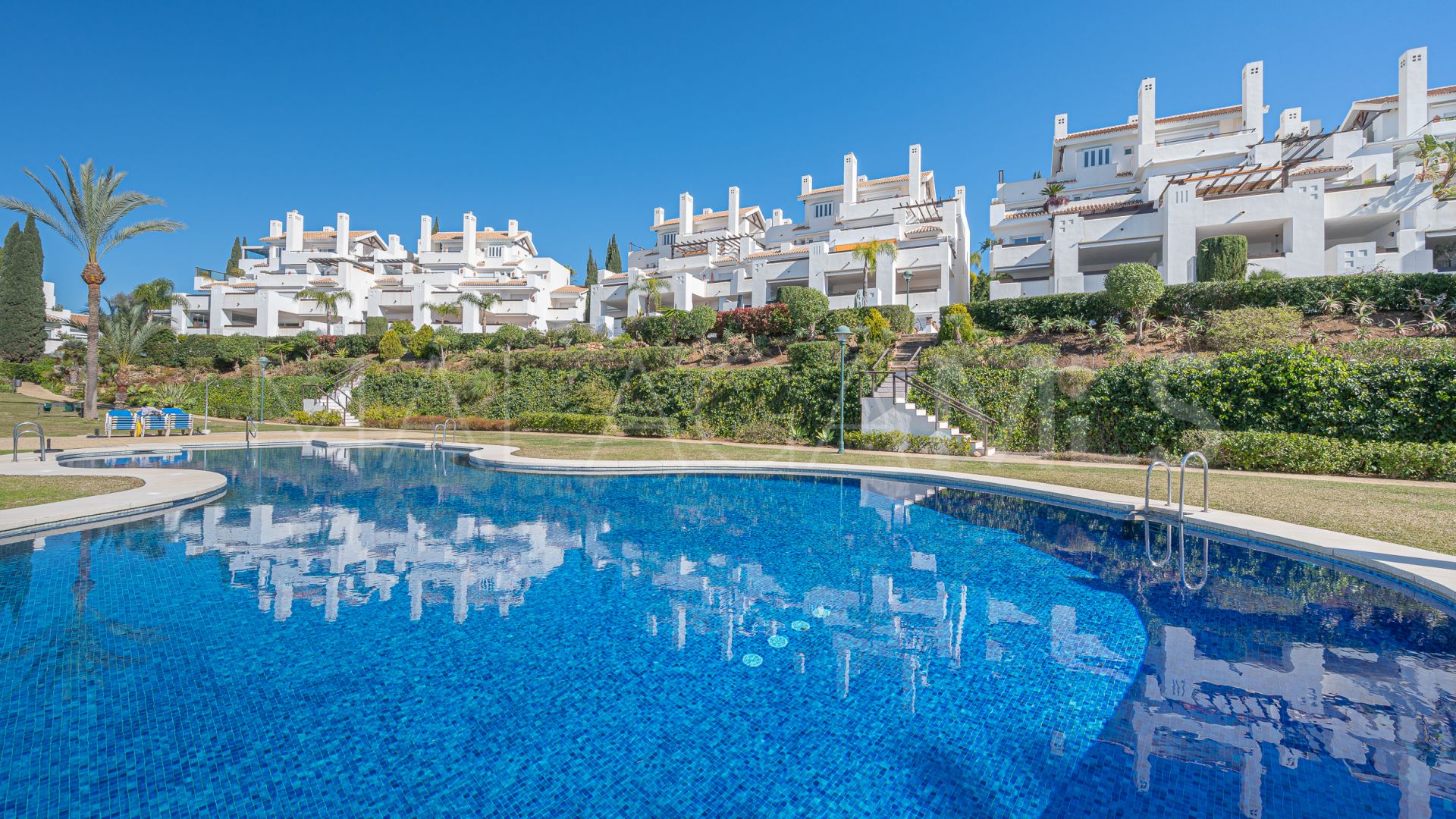For sale ground floor apartment in Los Monteros Palm Beach with 2 bedrooms