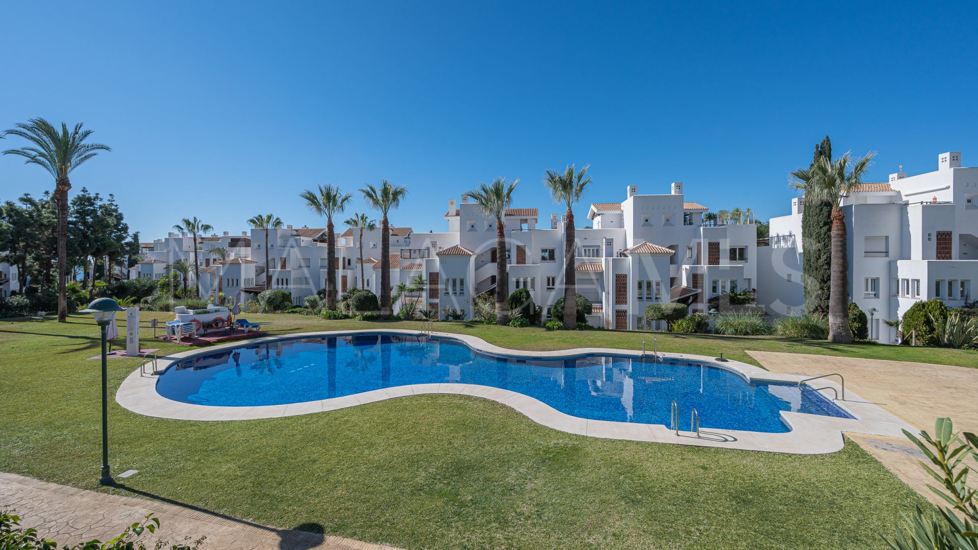 For sale ground floor apartment in Los Monteros Palm Beach with 2 bedrooms
