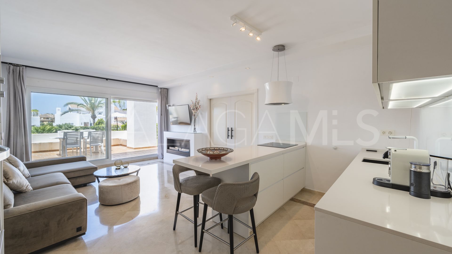 For sale ground floor apartment in Los Monteros Palm Beach with 2 bedrooms