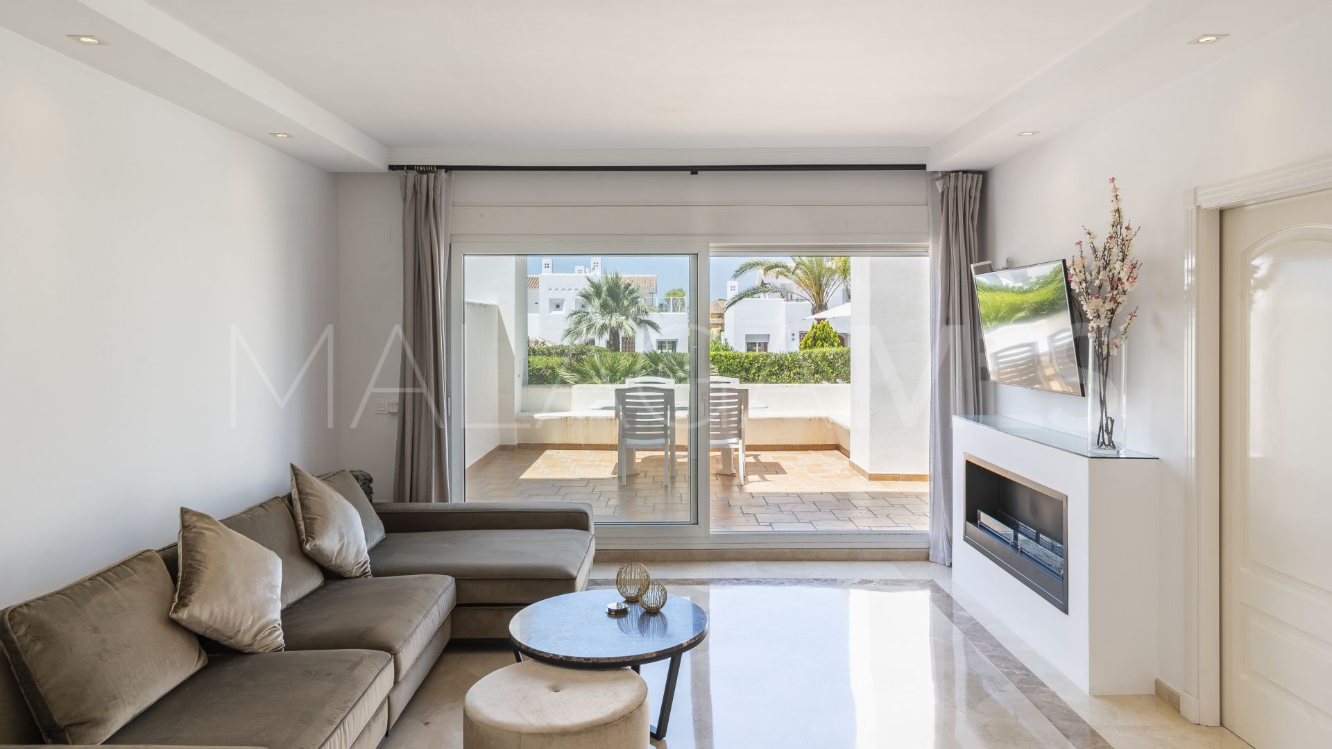 For sale ground floor apartment in Los Monteros Palm Beach with 2 bedrooms